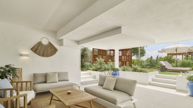 METT Suite with Private Garden and Pool